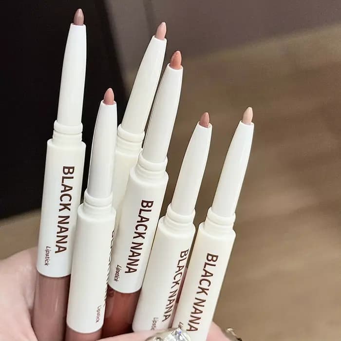 Crayon à lèvres mat nu