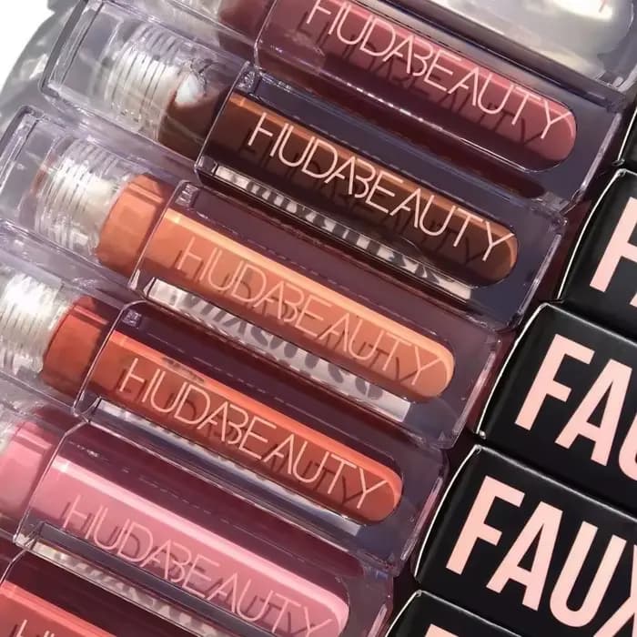 Huda Beauty Faux remplissage brillant Non collant